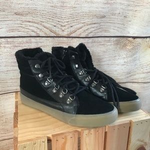 American Eagle | 8 | Leather Detail Boot Sneakers